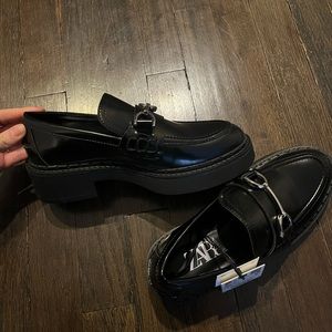 NEW WITH TAGS Zara loafers / size 5 but fits like. 5.5 - 6.
